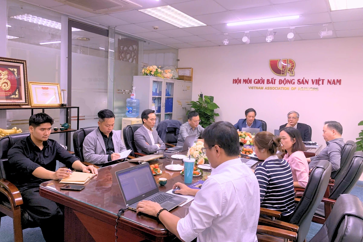 Lấy ý kiến cộng đồng về bộ tiêu chuẩn hành nghề môi giới bất động sả Lấy ý kiến cộng đồng về bộ tiêu chuẩn hành nghề môi giới bất động sả