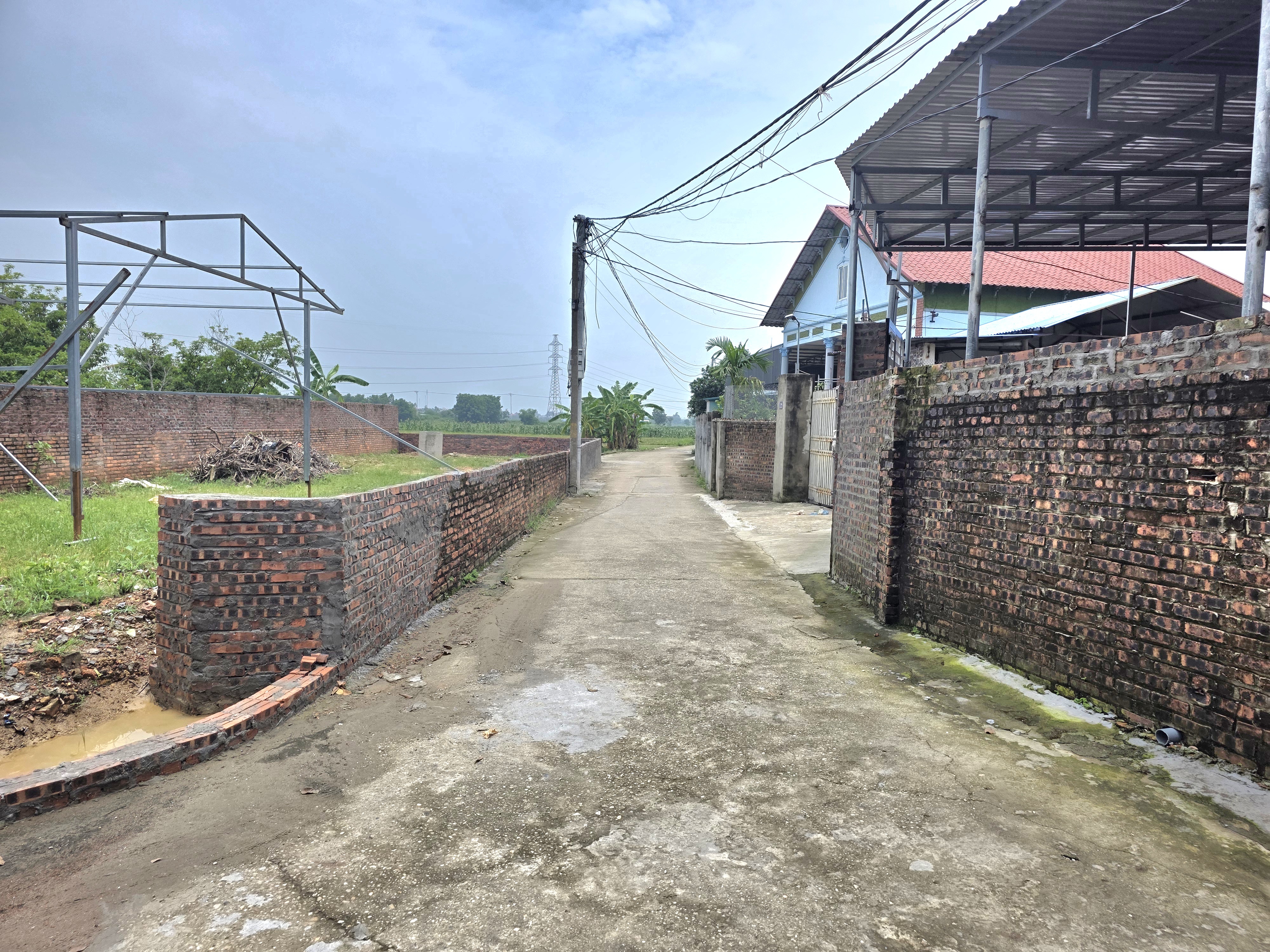 Bán 460m trục đường to thôn Thanh Sơn xã Kim Anh mới giá 12tr/m