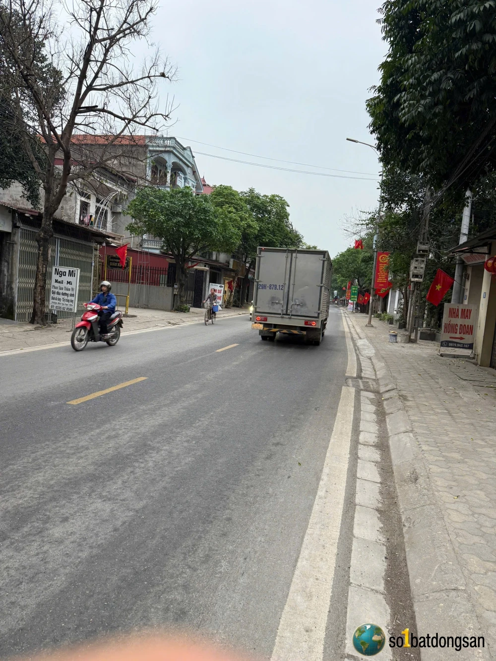 Mặt đường ql35 phố nỷ trung giã