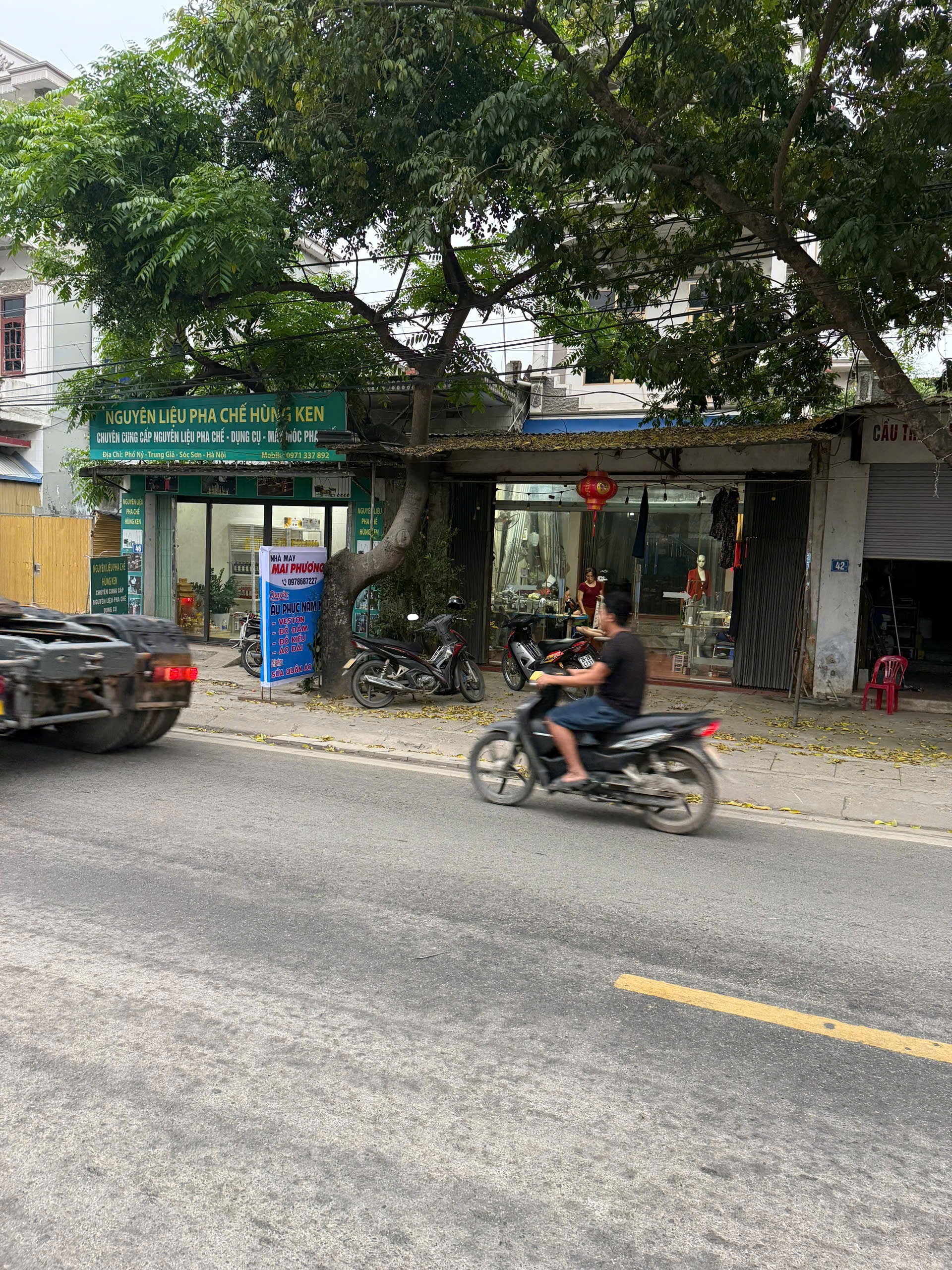 Mặt đường ql35 phố nỷ trung giã