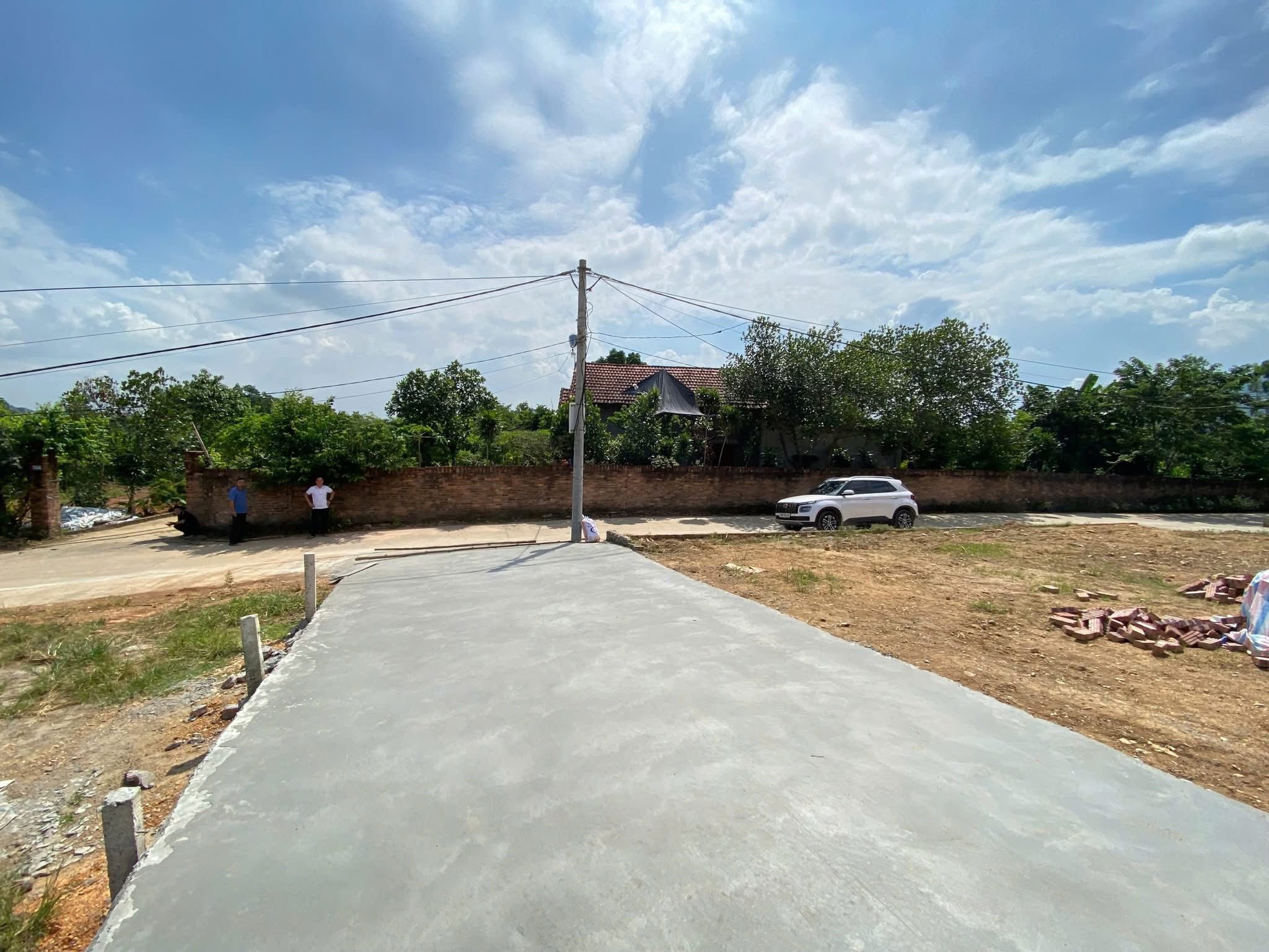 Chủ gửi bán lô 1.640m2 lô góc 2 mặt thoáng sổ hồng chính chủ giá chưa tới 5tr