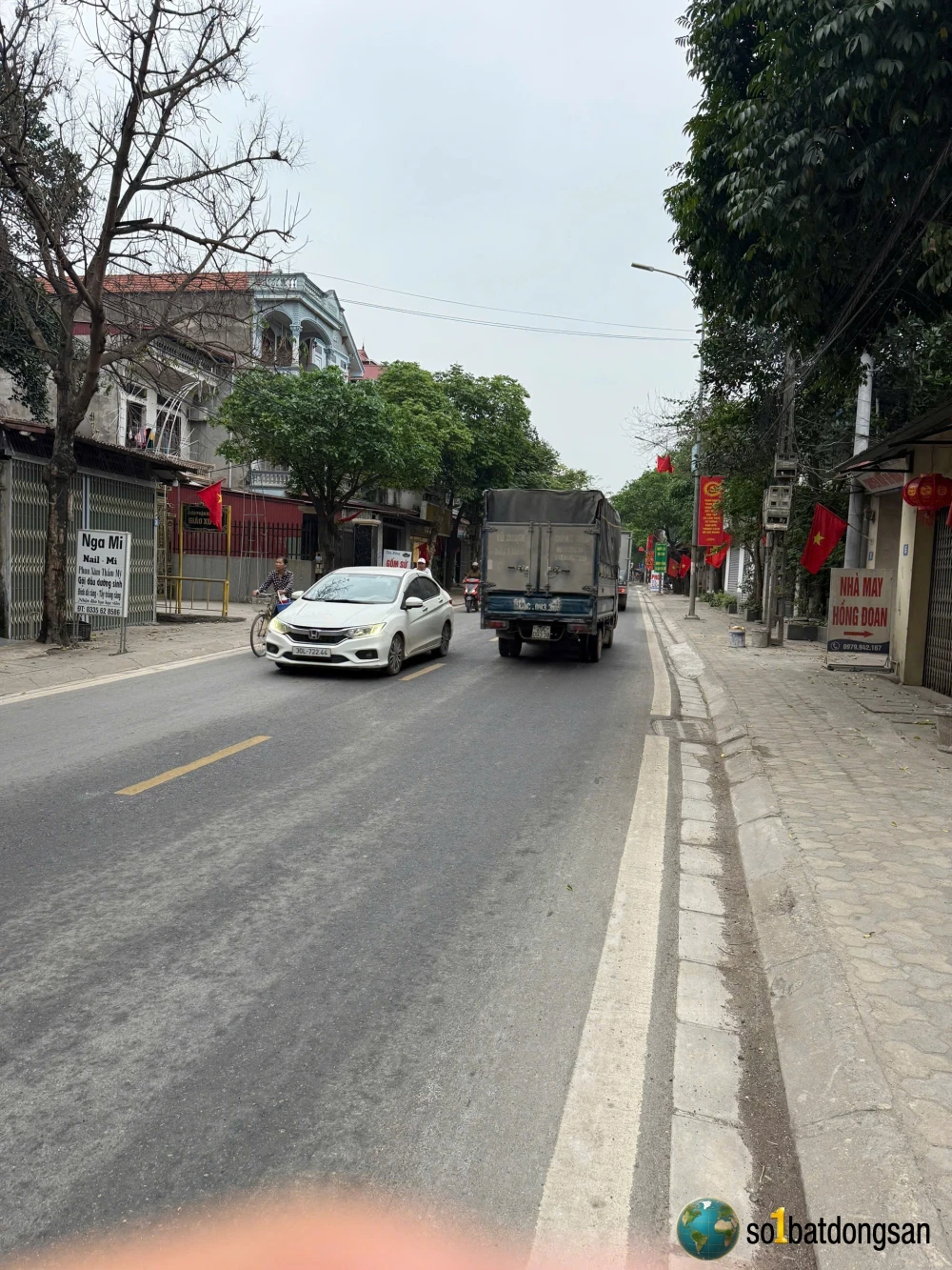 Mặt đường ql35 phố nỷ trung giã