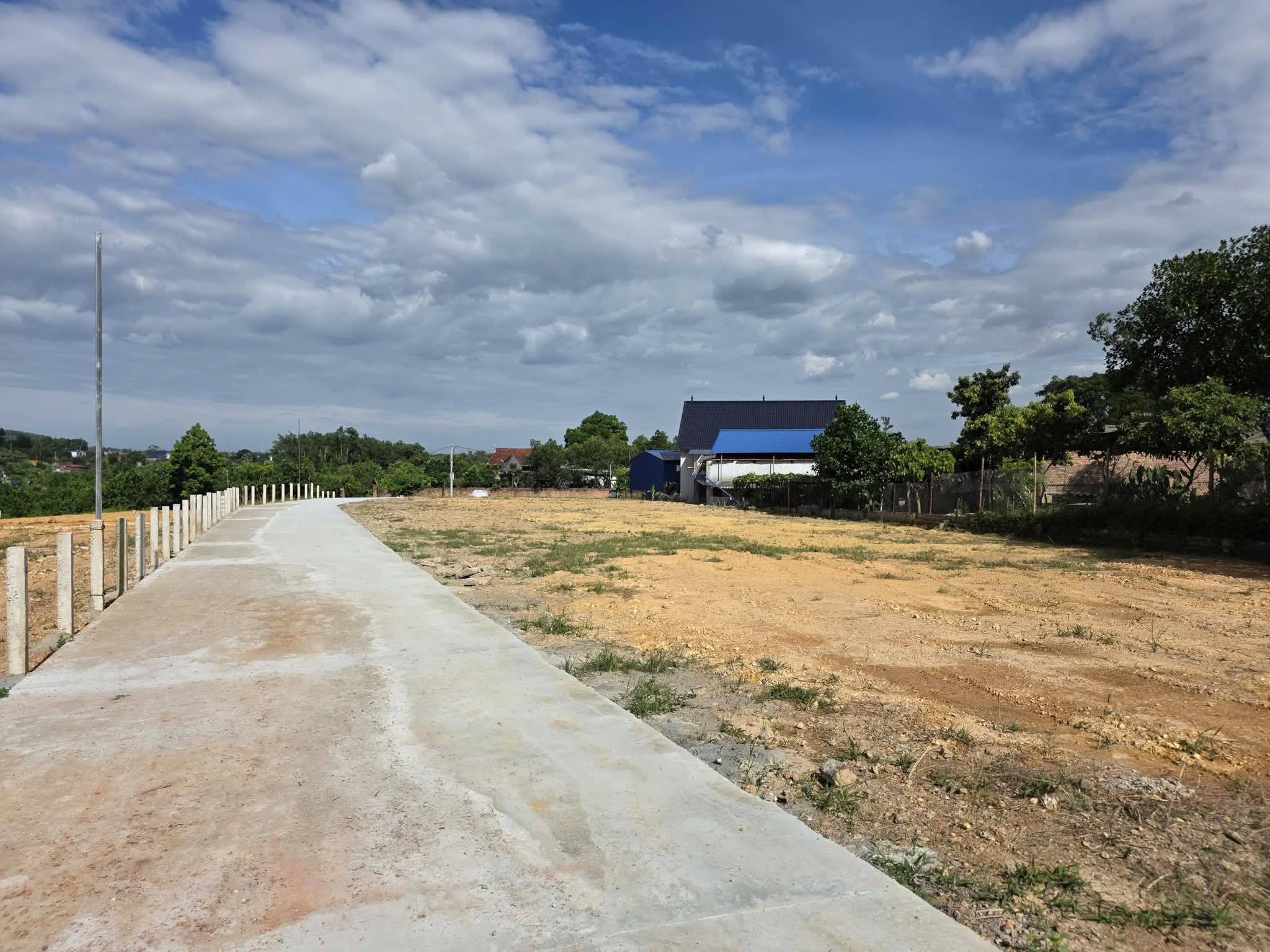 Chủ gửi bán lô 1.640m2 lô góc 2 mặt thoáng sổ hồng chính chủ giá chưa tới 5tr