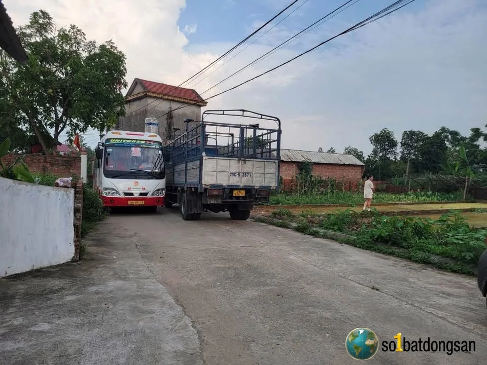 Gần nút giao cao tốc,đường to thông