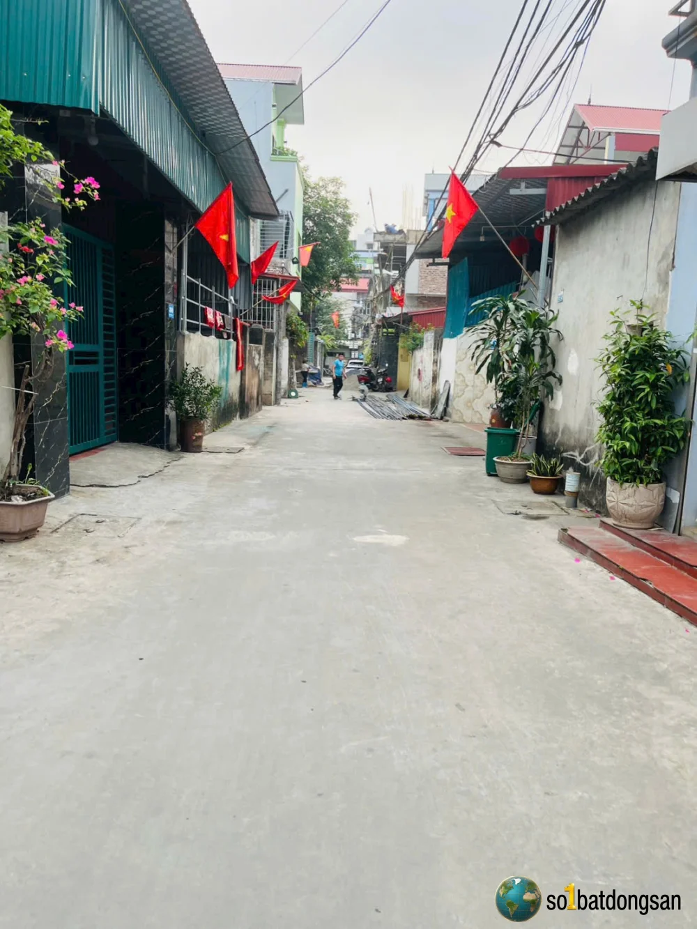 Chính chủ nhờ bán mảnh đất đẹp Điền Xá , Nội Bài .  DT : 169m , có 100m thổ cư . MT: 6,93m ( bán cả 2 sổ không bán lẻ ). Đc : Điền Xá , Nội Bài , Hà Nội.