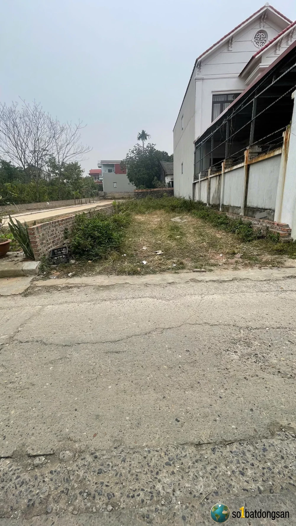 Trục chính thôn cộng hoà xã sóc sơn, đường thông ô tô, đang bắt đầu trải nhựa cả làng