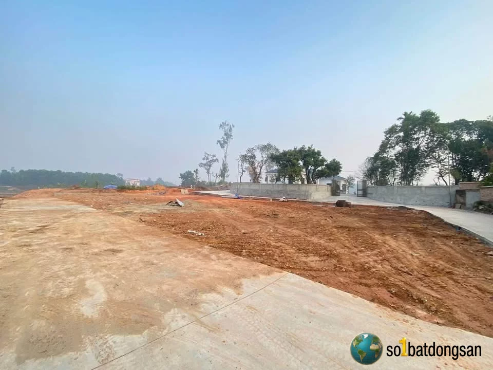 Đất nghỉ dưỡng.750m2 có 120m2 thổ cư. Lô góc 3mặt tiền