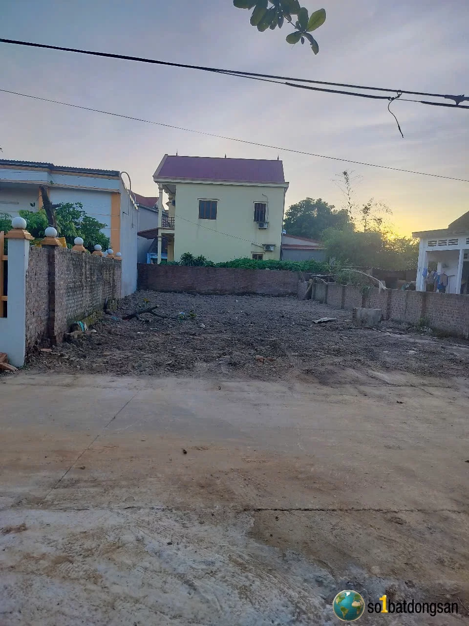 Bán 183m2 đường thông-oto tránh