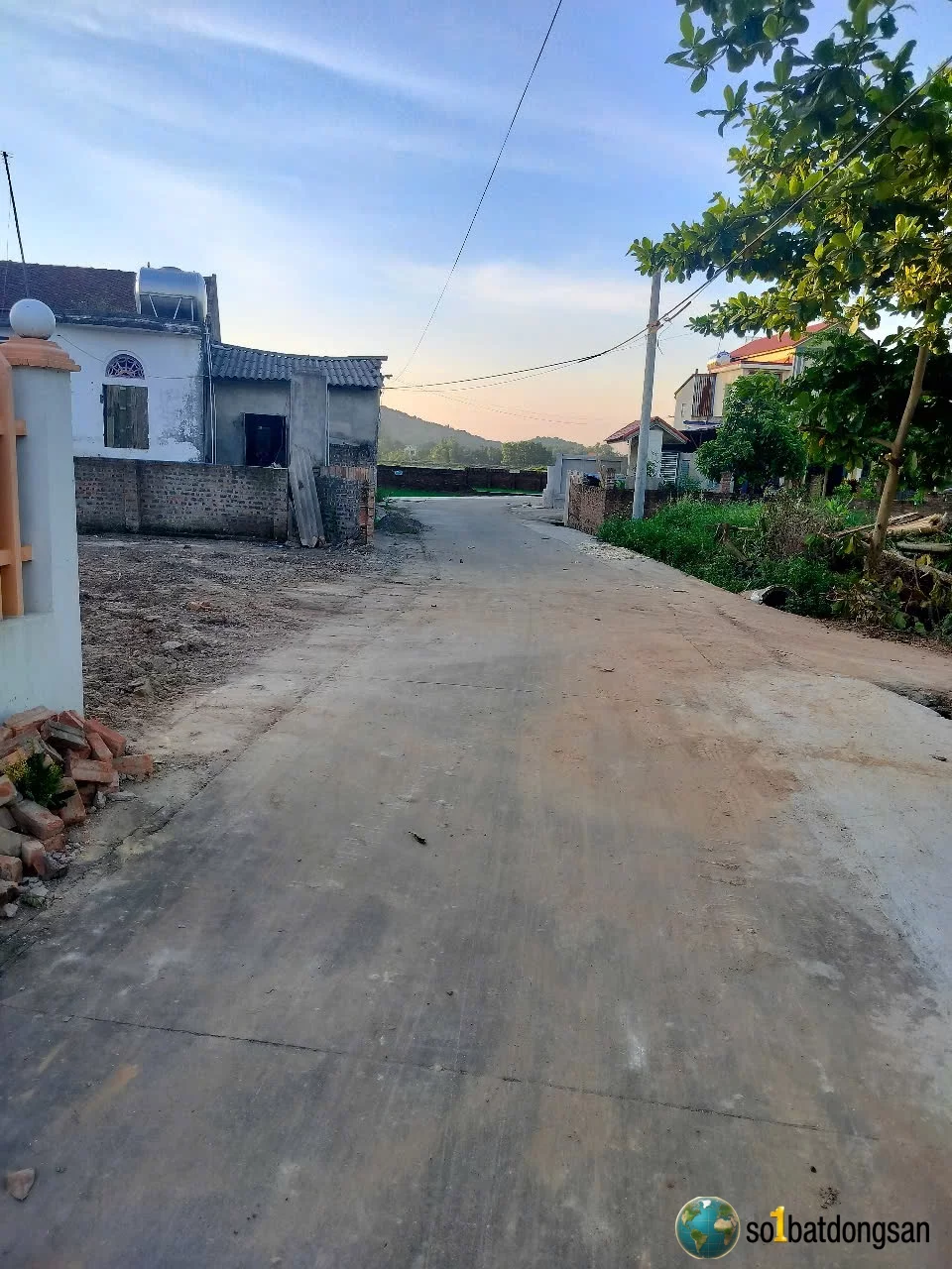 Bán 183m2 đường thông-oto tránh