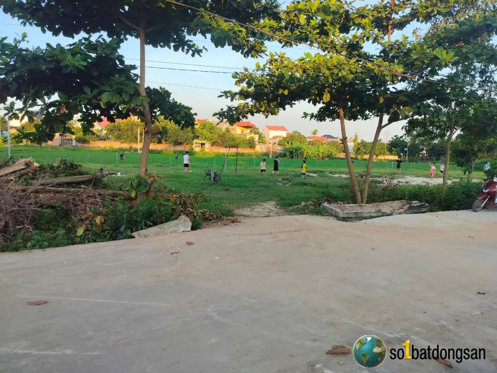 Bán 183m2 đường thông-oto tránh