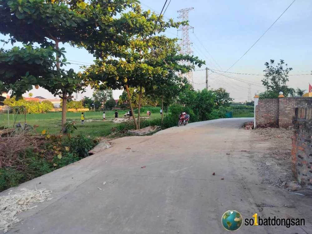 Bán 183m2 đường thông-oto tránh