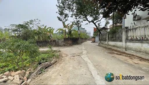 Lô góc 2 mặt tiền, đường thông ô tô