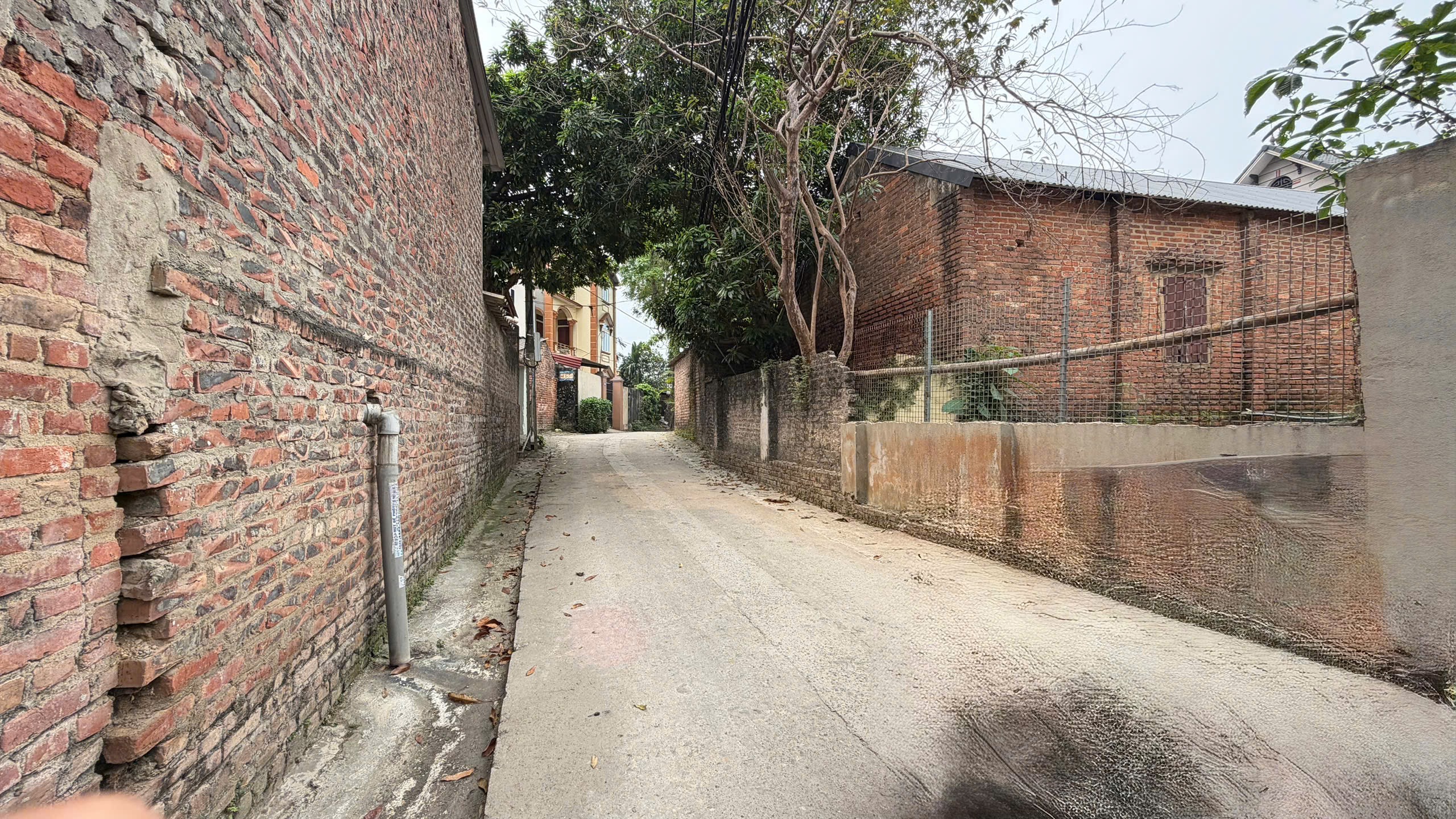 60m thống nhất, nằm giữa QL3 và QL3B