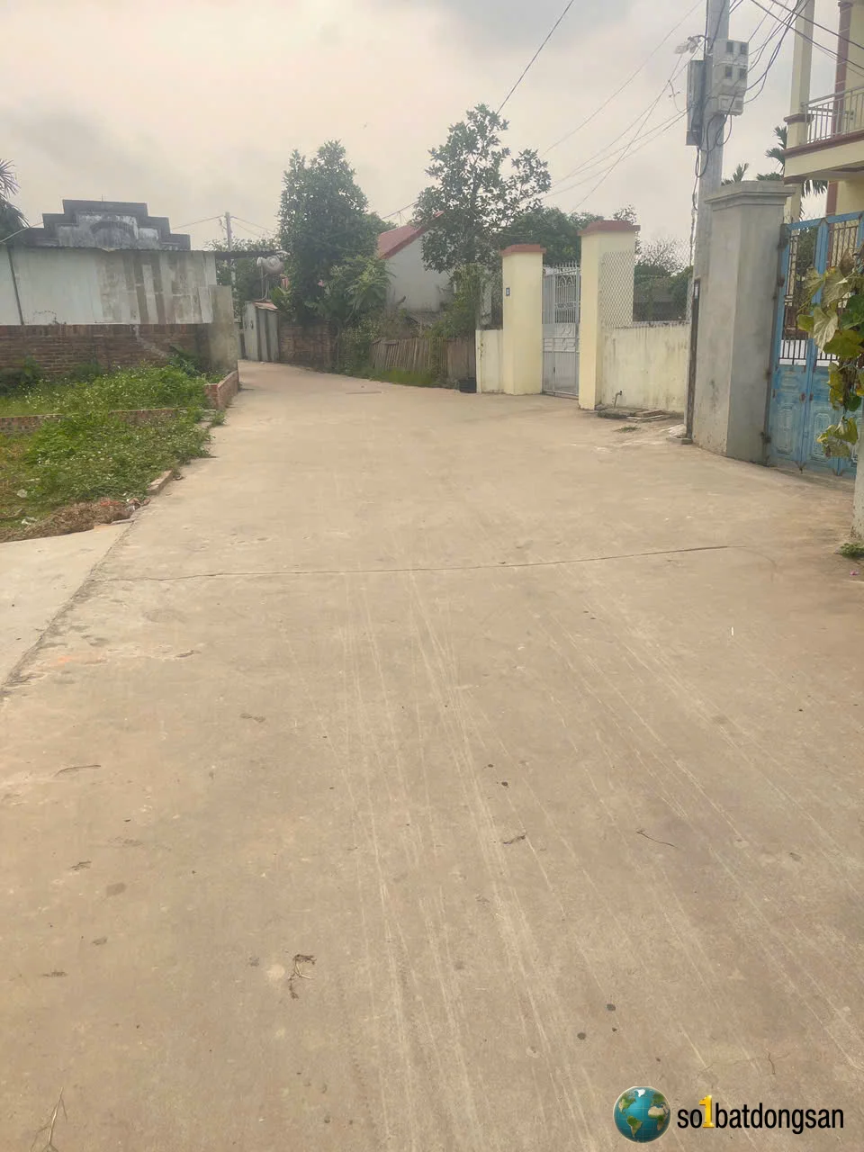 110m Đình Buộm, Hồng Kỳ